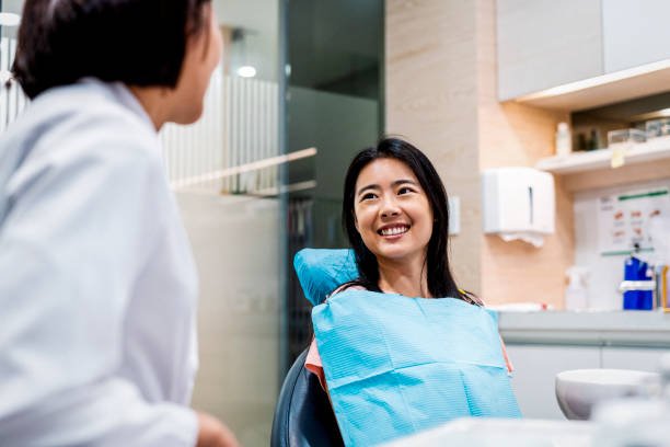 SMILE MAKEOVERS : TRANSFORMING YOUR APPEARANCE WITH COSMETIC DENTISTRY