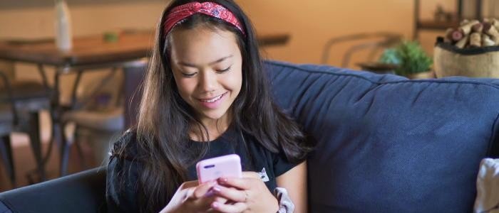 TEENS, TRENDS & TOOTH TROUBLE: A PARENT’S GUIDE TO ONLINE DENTAL FADS