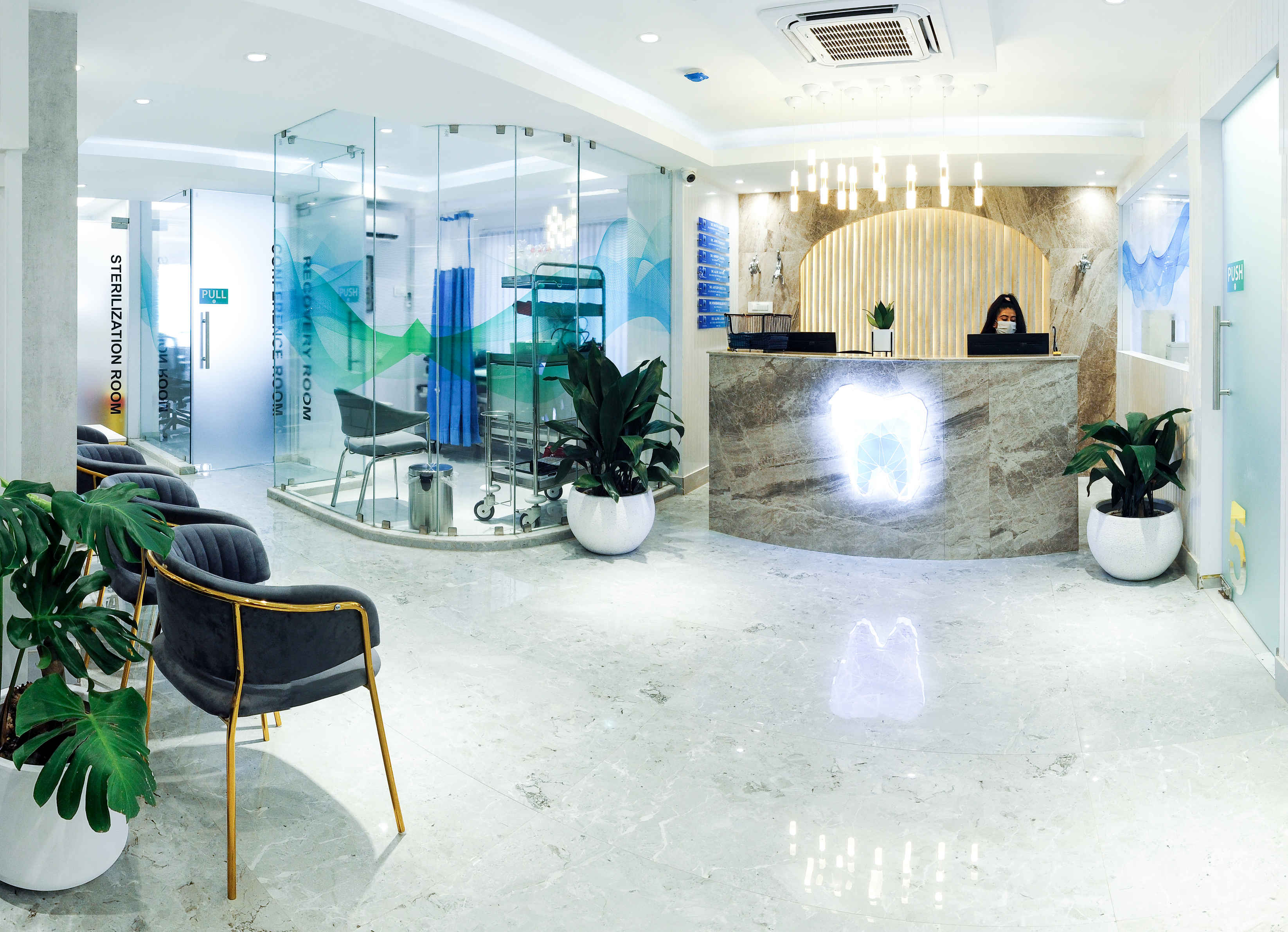 Reception & Lounge