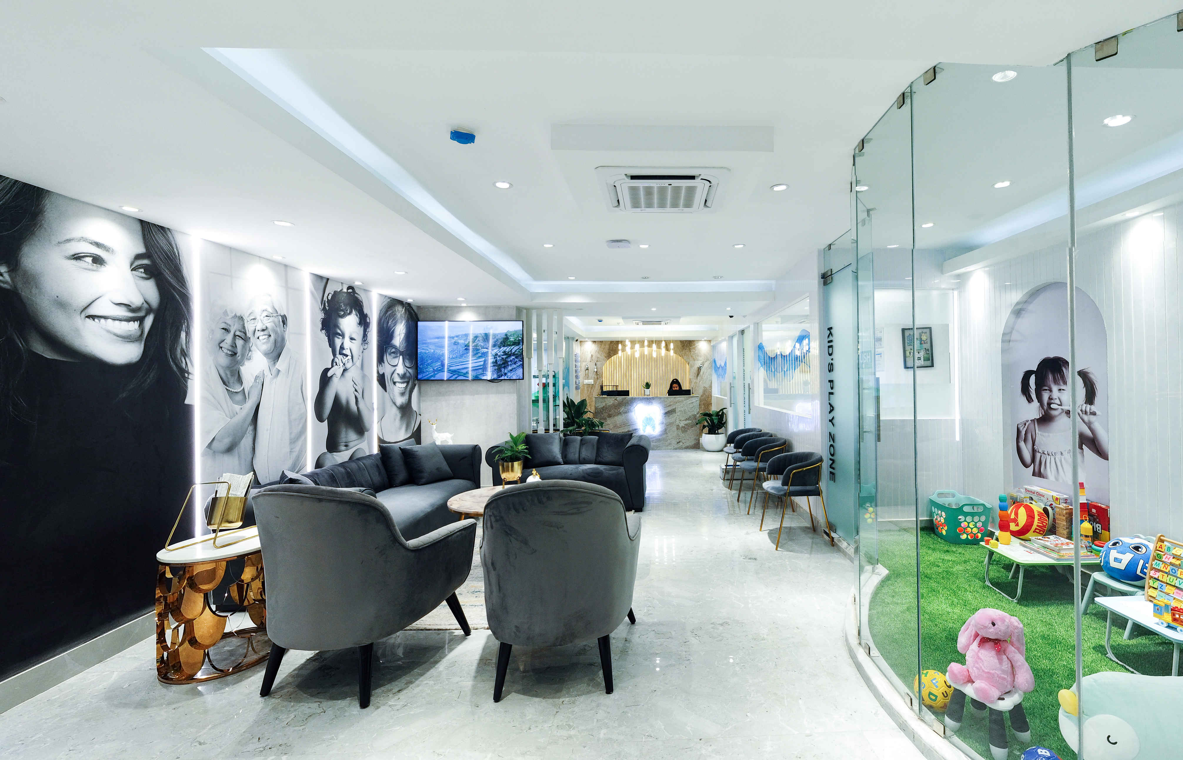 Reception & Lounge