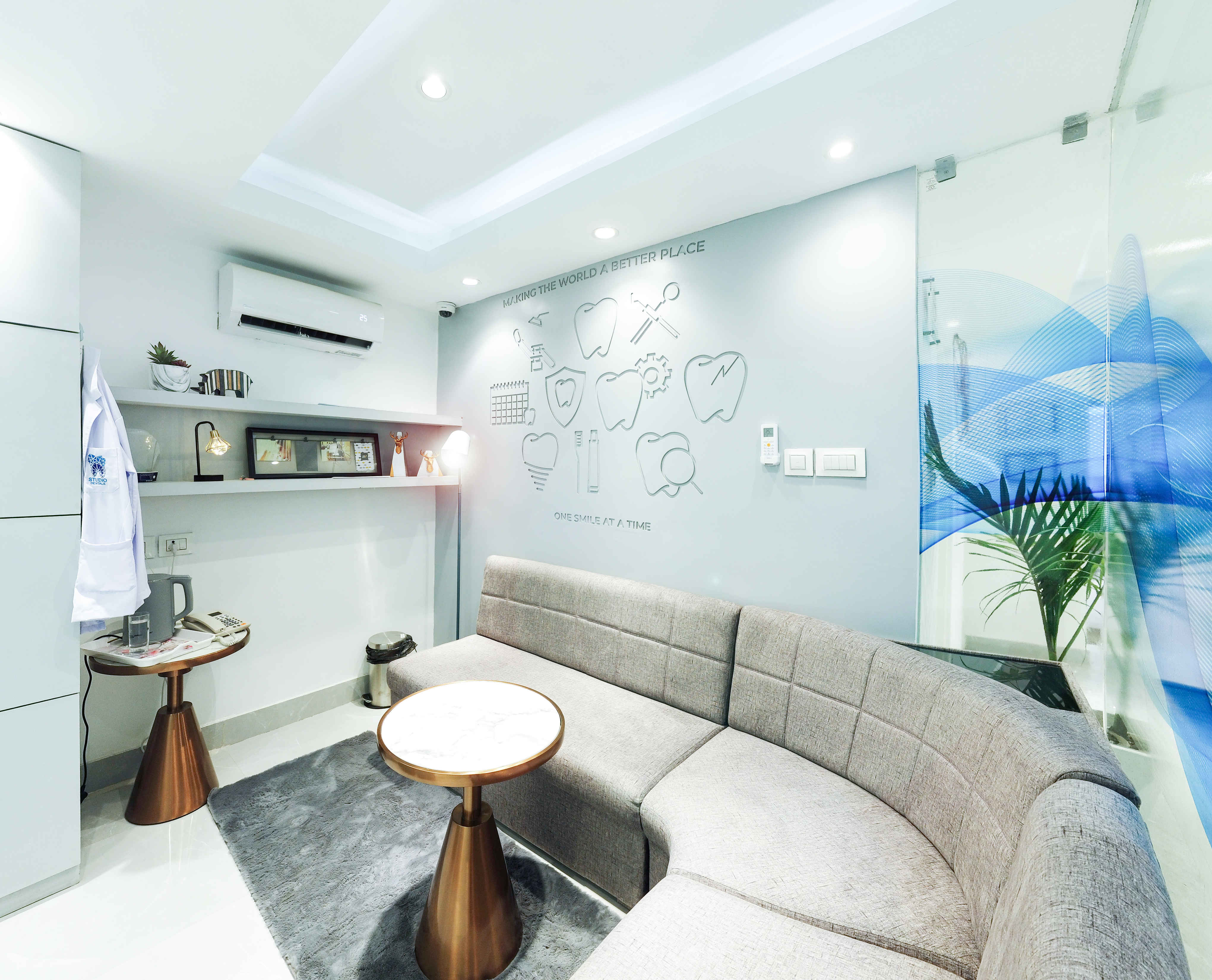 Reception & Lounge