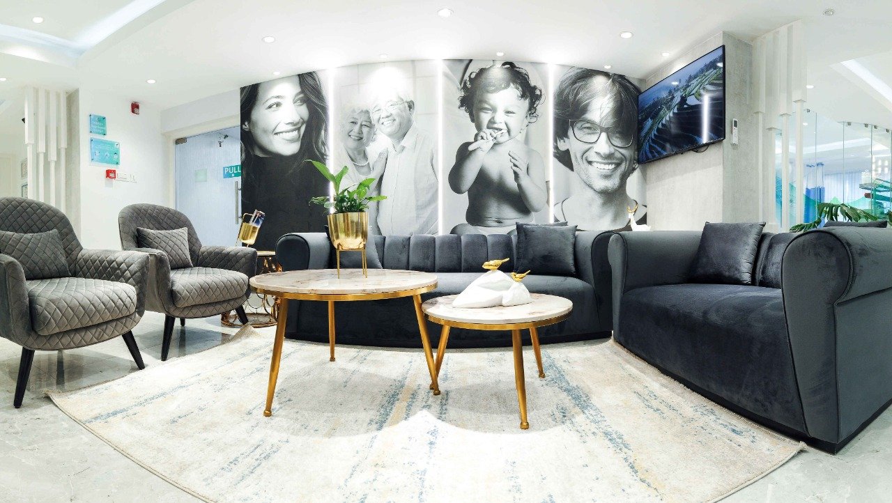 Reception & Lounge